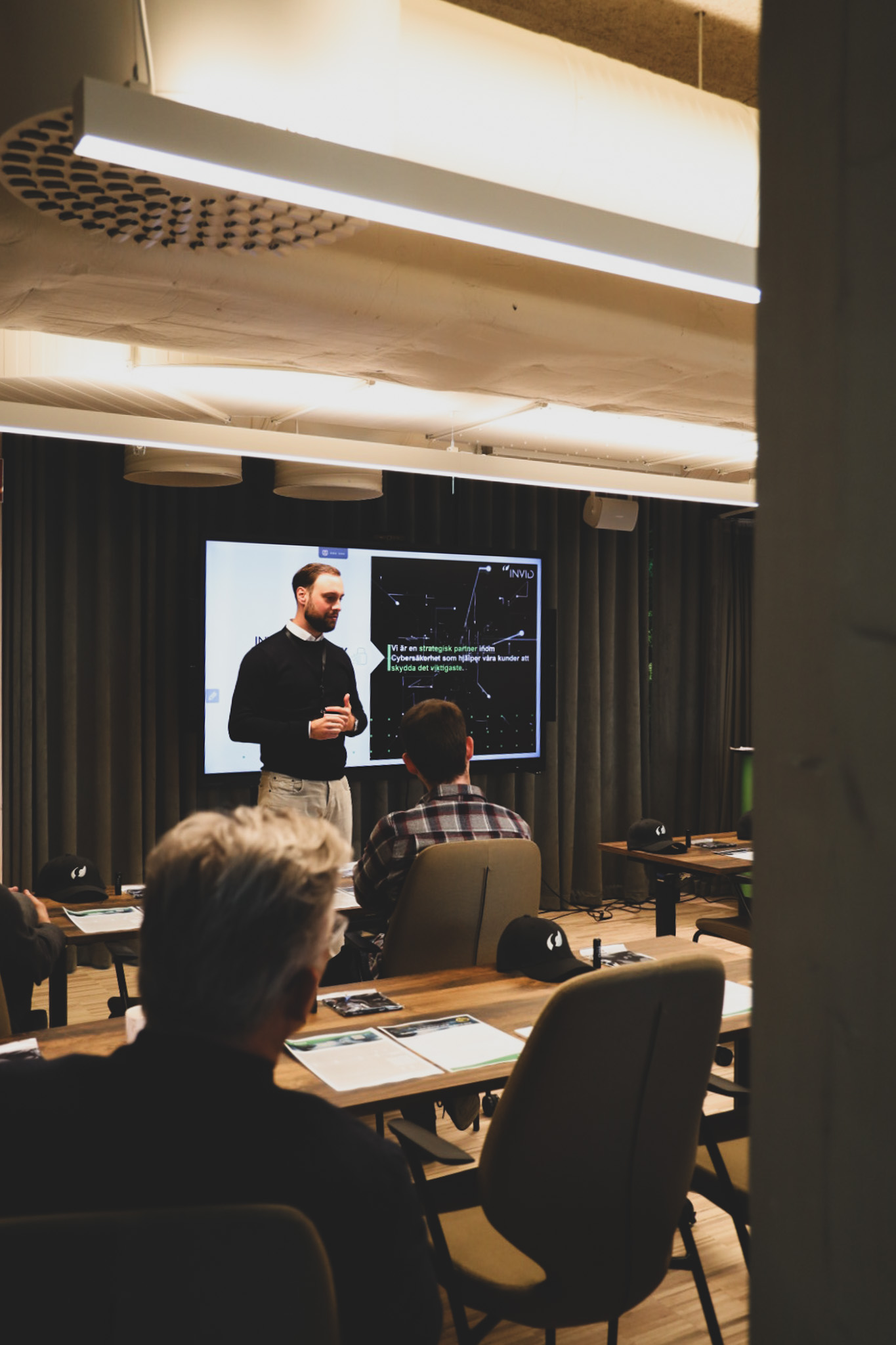 Cybersäkerhet och AI - INVID Gruppen