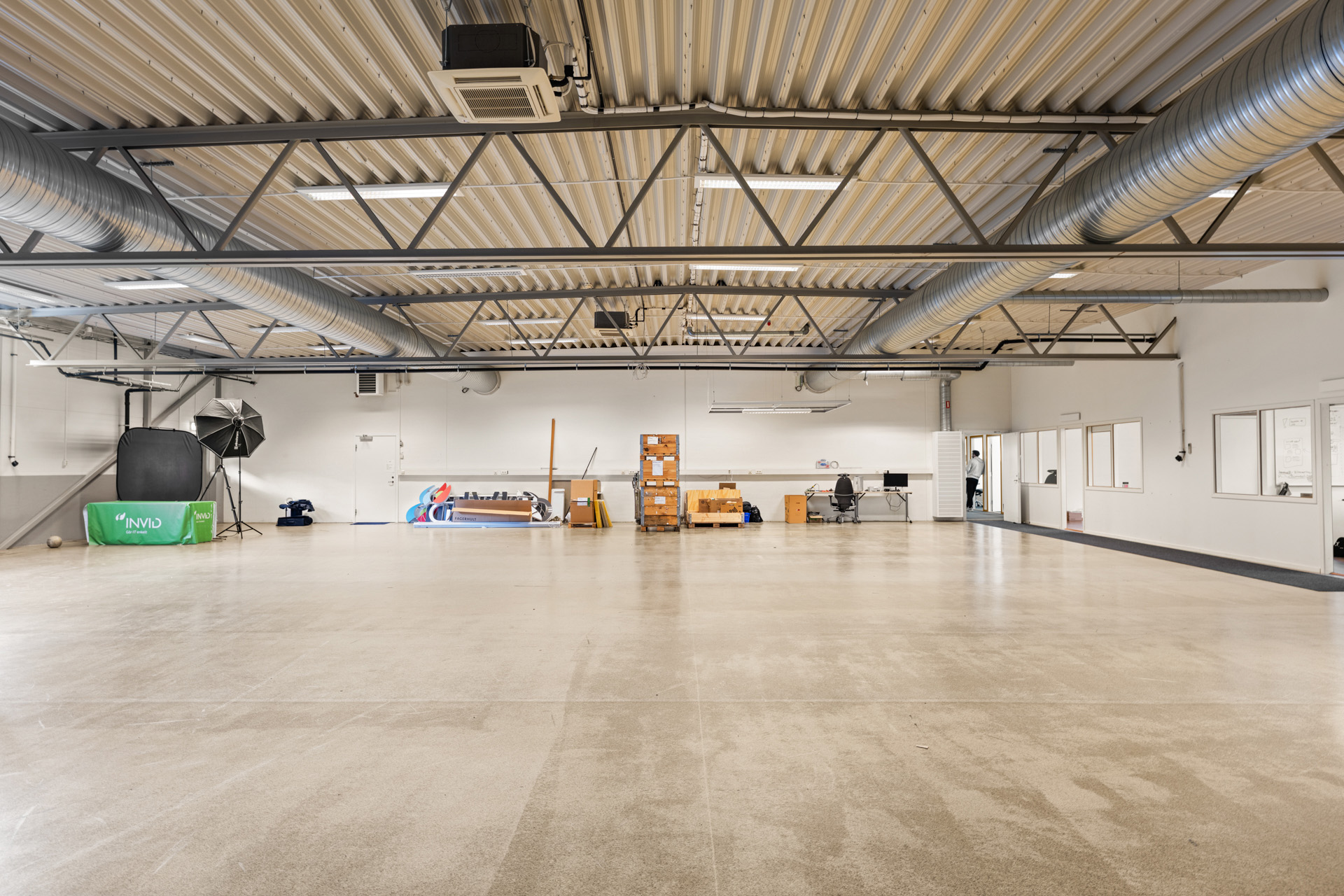 Lagerkontor Ljust Med Studio