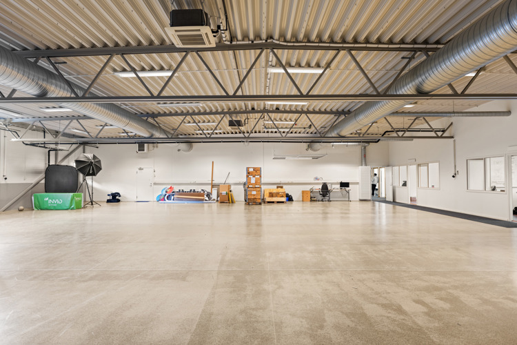 Lagerkontor Ljust Med Studio
