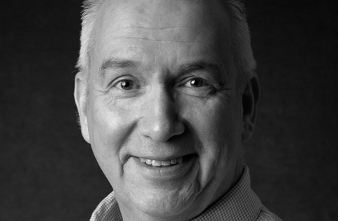 Svartvit porträttbild på Stefan Sjöberg