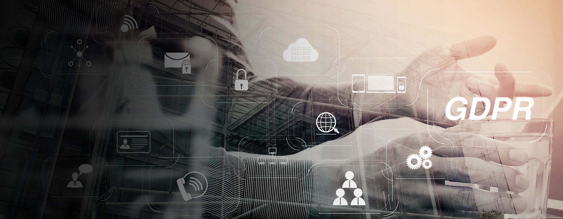 Dubbelexponerad bild med hand och digitala ikoner som illustrerar GDPR, dataskydd och informationssäkerhet i en teknisk miljö