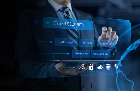 Person i kostym håller en surfplatta och interagerar med ett digitalt gränssnitt märkt “Cyber Security”, med sektioner för applikation, nätverk, information, återställning och åtkomstkontroll