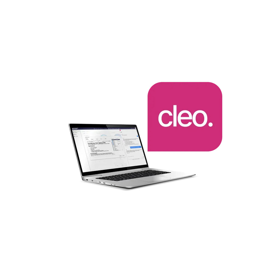 En Laptop Med Affärssystemet Pyramid Och Cleo Logotyp Intill